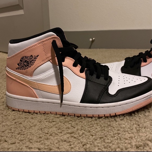 jordan air 1 mind,black,white,pink, walked in twice - Picture 2 of 4